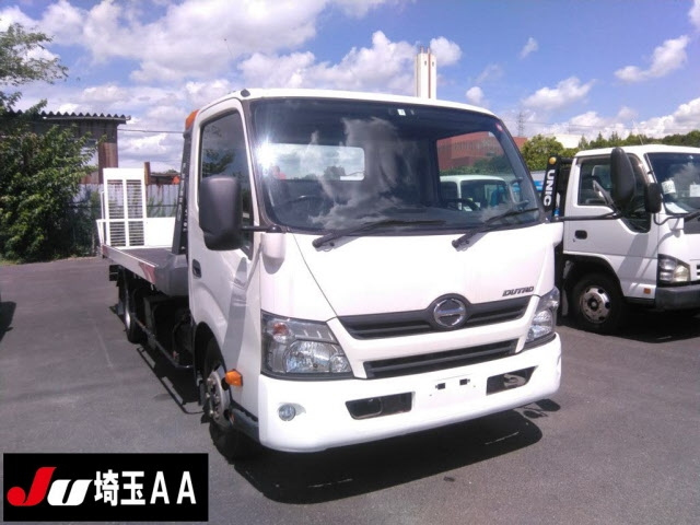 Import and buy HINO DUTRO 2017 from Japan to Nairobi, Kenya