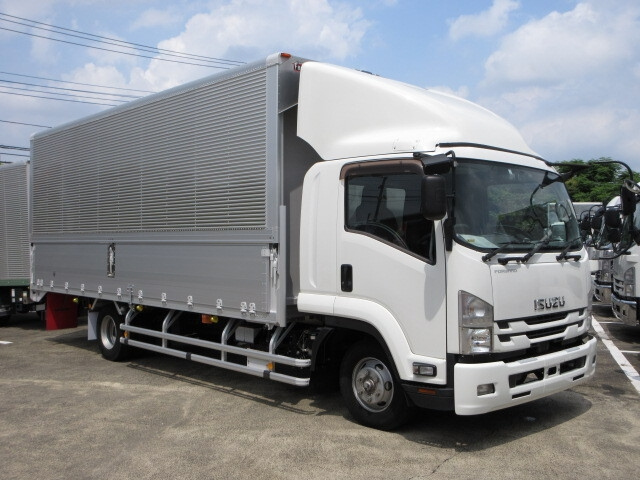 Import and buy ISUZU FORWARD 2017 from Japan to Nairobi, Kenya