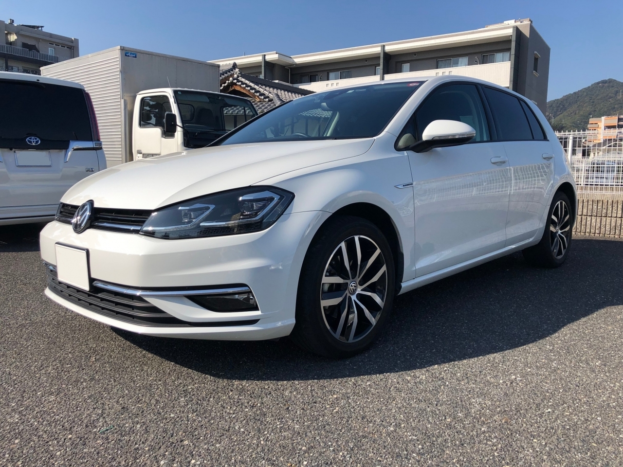 Import and buy VOLKSWAGEN GOLF 2019 from Japan to Nairobi, Kenya