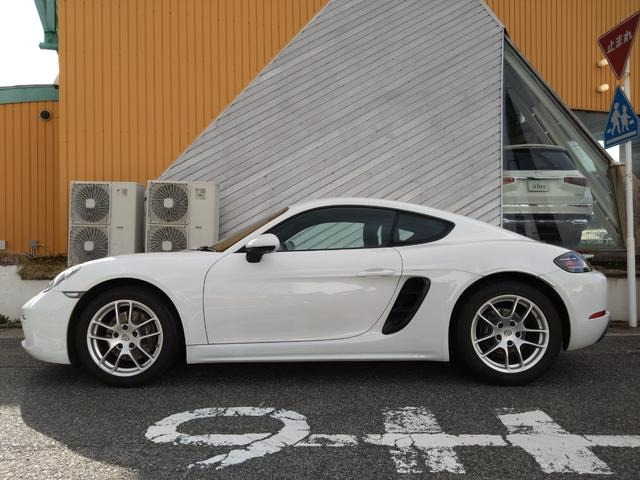 Import and buy PORSCHE 718 CAYMAN 2017 from Japan to Nairobi, Kenya