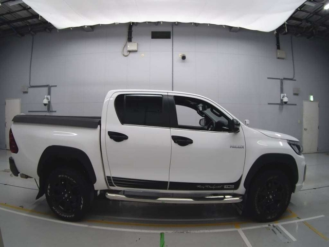 Import and buy TOYOTA HILUX 2019 from Japan to Nairobi, Kenya