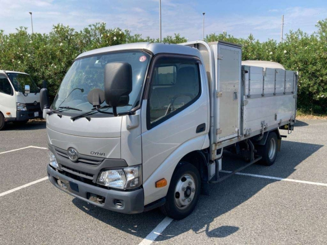 Import and buy TOYOTA DYNA 2017 from Japan to Nairobi, Kenya