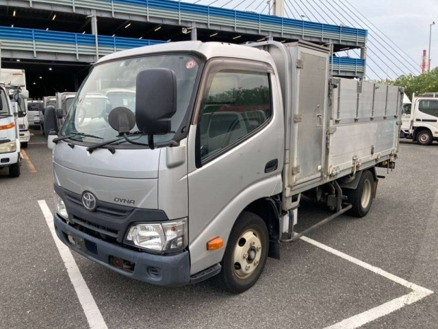 Import and buy TOYOTA DYNA 2017 from Japan to Nairobi, Kenya