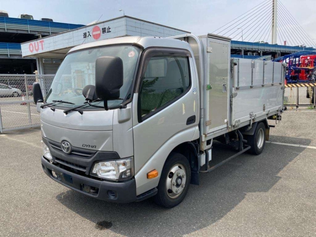 Import and buy TOYOTA DYNA 2017 from Japan to Nairobi, Kenya