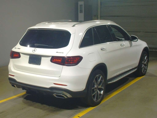 Import and buy MERCEDES BENZ GLC CLASS 2020 from Japan to Nairobi, Kenya