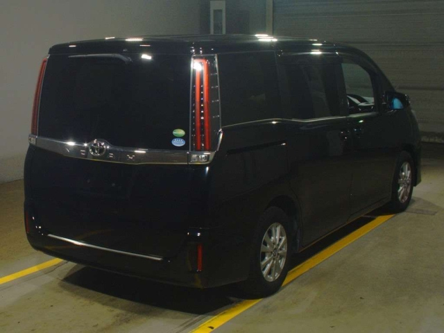 Import and buy TOYOTA NOAH 2018 from Japan to Nairobi, Kenya