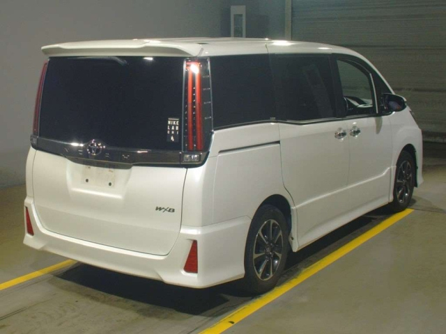 Import and buy TOYOTA NOAH 2018 from Japan to Nairobi, Kenya