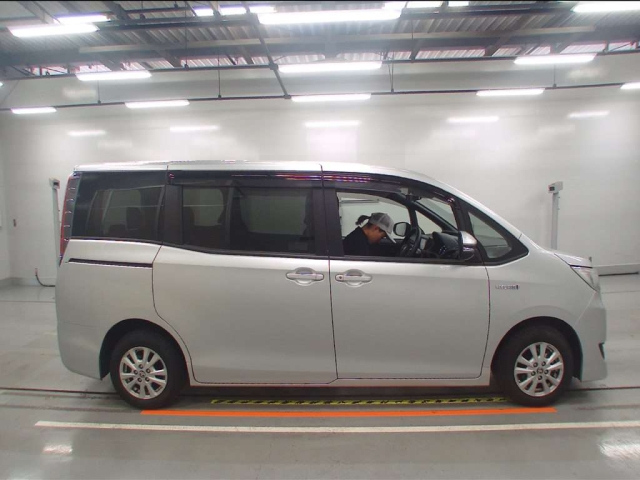 Import and buy TOYOTA NOAH 2019 from Japan to Nairobi, Kenya