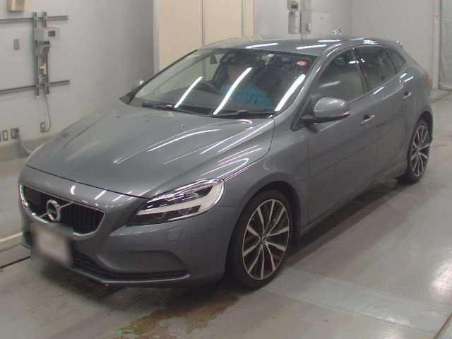 Import and buy VOLVO V40 2017 from Japan to Nairobi, Kenya