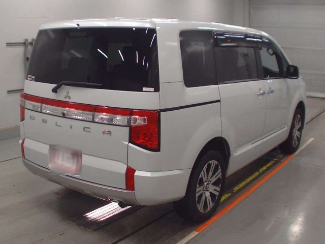 Import and buy MITSUBISHI DELICA D5 2022 from Japan to Nairobi, Kenya