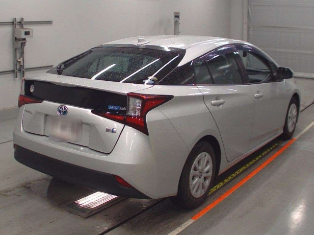 Import and buy TOYOTA PRIUS 2019 from Japan to Nairobi, Kenya