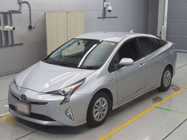 Import and buy TOYOTA PRIUS 2018 from Japan to Nairobi, Kenya