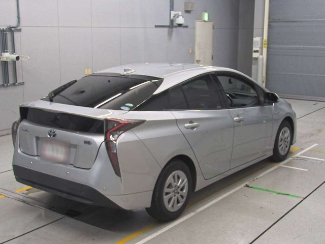 Import and buy TOYOTA PRIUS 2018 from Japan to Nairobi, Kenya