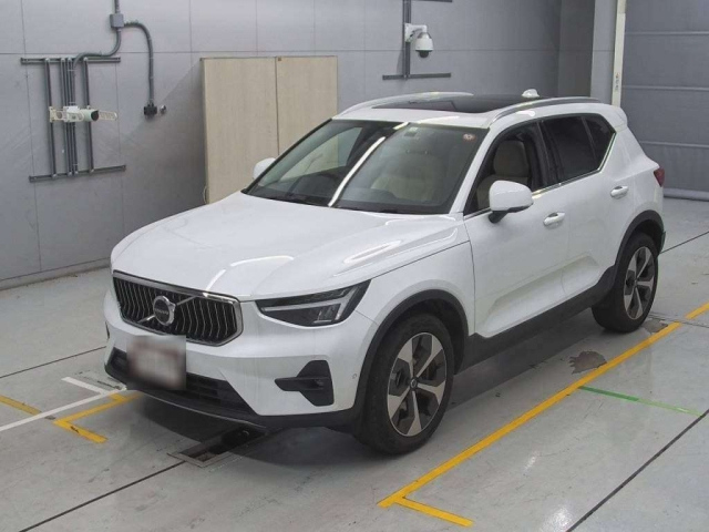 Import and buy VOLVO XC40 2022 from Japan to Nairobi, Kenya