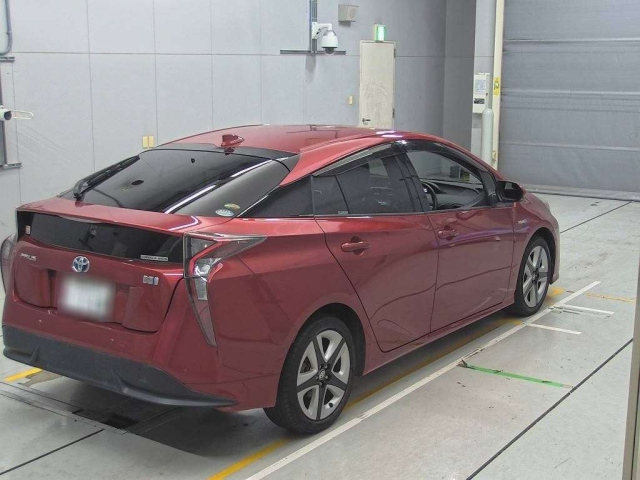 Import and buy TOYOTA PRIUS 2018 from Japan to Nairobi, Kenya