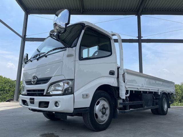 Import and buy HINO DUTRO 2017 from Japan to Nairobi, Kenya