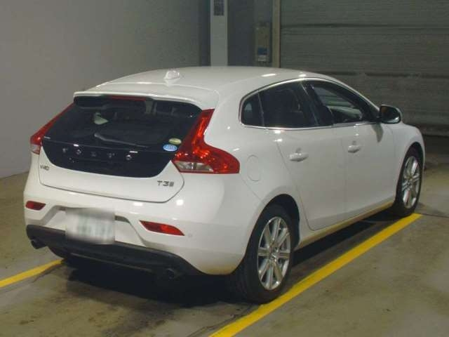 Import and buy VOLVO V40 2017 from Japan to Nairobi, Kenya