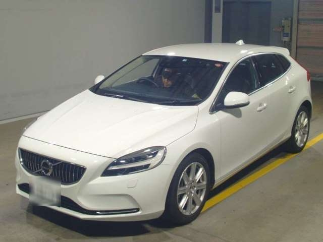 Import and buy VOLVO V40 2017 from Japan to Nairobi, Kenya