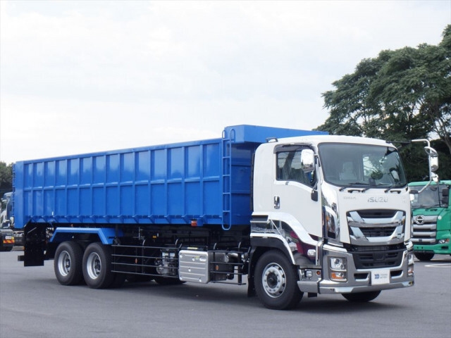 Import and buy ISUZU GIGA 2023 from Japan to Nairobi, Kenya