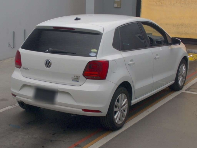 Import and buy VOLKSWAGEN POLO 2017 from Japan to Nairobi, Kenya