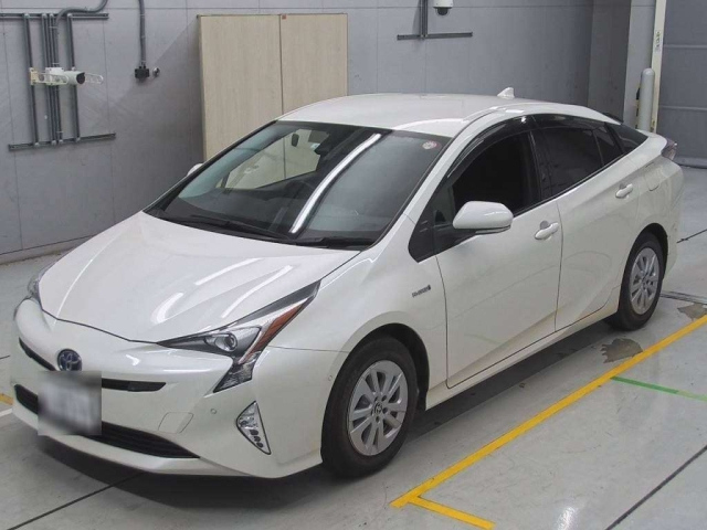 Import and buy TOYOTA PRIUS 2018 from Japan to Nairobi, Kenya