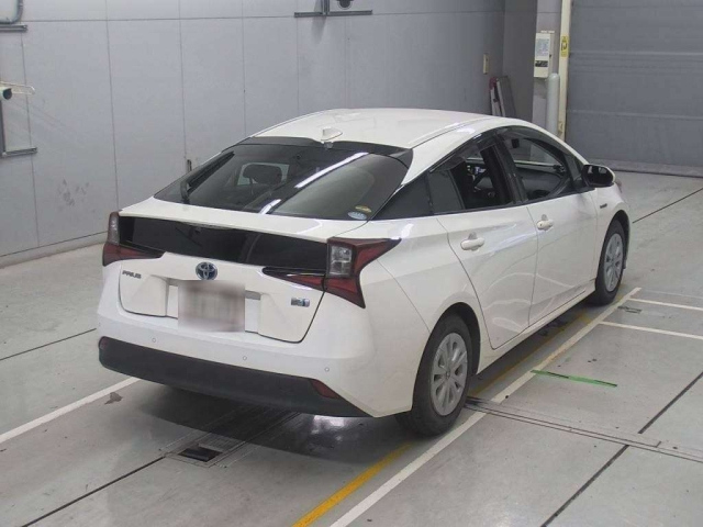 Import and buy TOYOTA PRIUS 2019 from Japan to Nairobi, Kenya