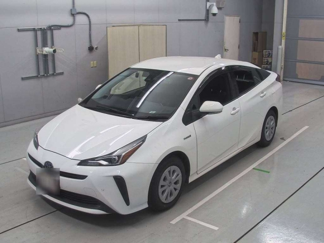 Import and buy TOYOTA PRIUS 2019 from Japan to Nairobi, Kenya