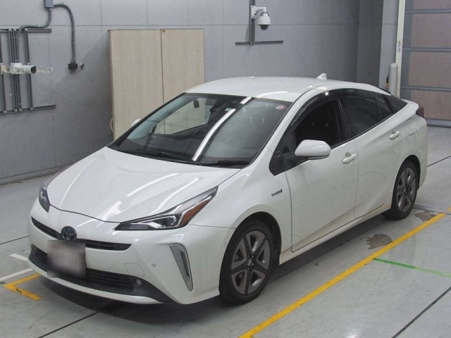 Import and buy TOYOTA PRIUS 2019 from Japan to Nairobi, Kenya