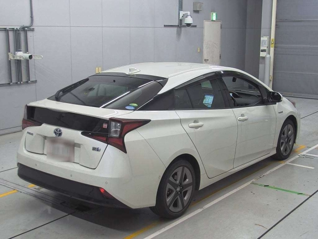 Import and buy TOYOTA PRIUS 2019 from Japan to Nairobi, Kenya