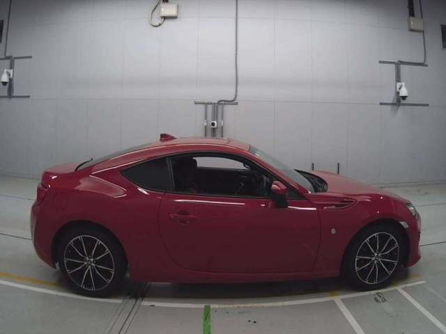 Import and buy TOYOTA 86 2021 from Japan to Nairobi, Kenya