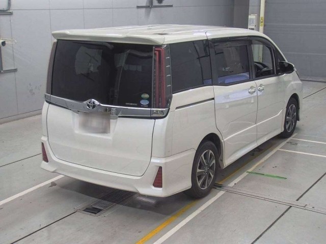 Import and buy TOYOTA NOAH 2017 from Japan to Nairobi, Kenya