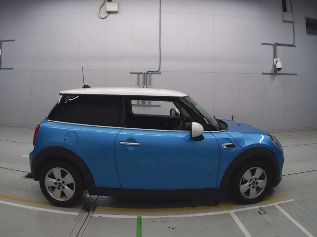 Import and buy BMW MINI 2019 from Japan to Nairobi, Kenya