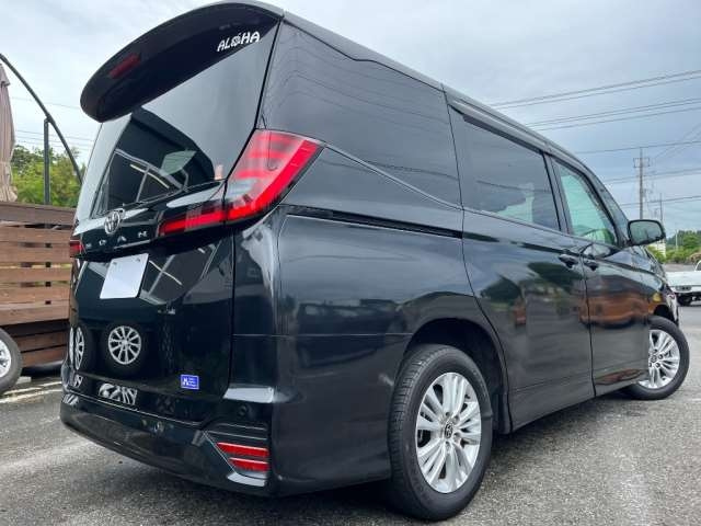 Import and buy TOYOTA NOAH 2022 from Japan to Nairobi, Kenya