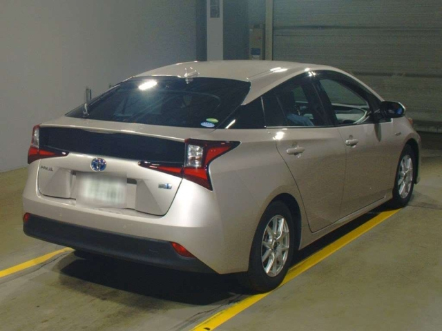 Import and buy TOYOTA PRIUS 2019 from Japan to Nairobi, Kenya