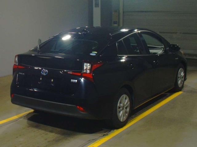 Import and buy TOYOTA PRIUS 2019 from Japan to Nairobi, Kenya