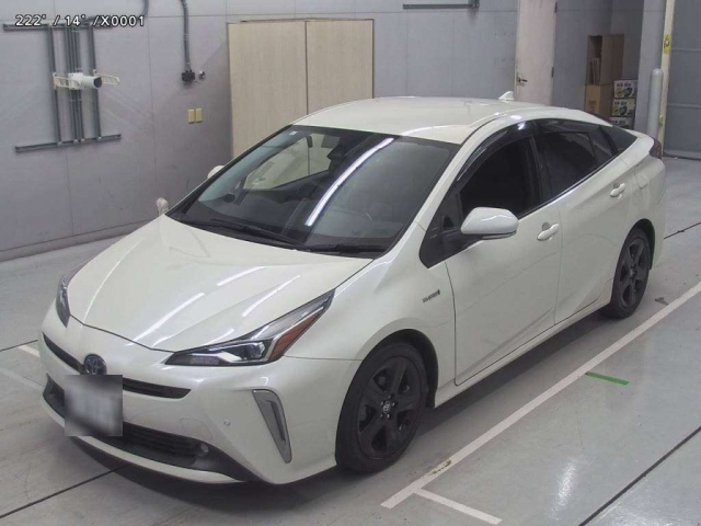 Import and buy TOYOTA PRIUS 2019 from Japan to Nairobi, Kenya