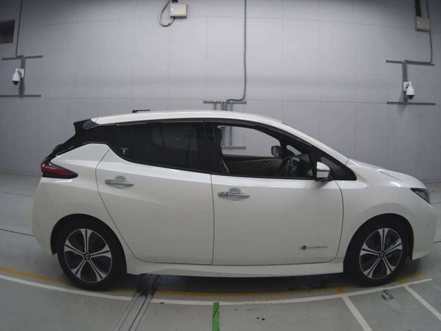 Import and buy NISSAN LEAF 2019 from Japan to Nairobi, Kenya