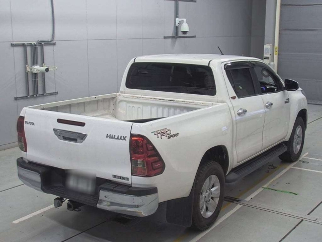 Import and buy TOYOTA HILUX 2017 from Japan to Nairobi, Kenya