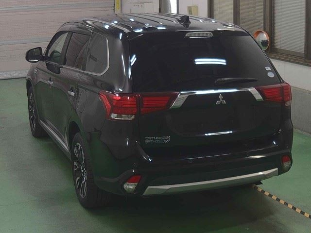 Import and buy MITSUBISHI OUTLANDER 2017 from Japan to Nairobi, Kenya