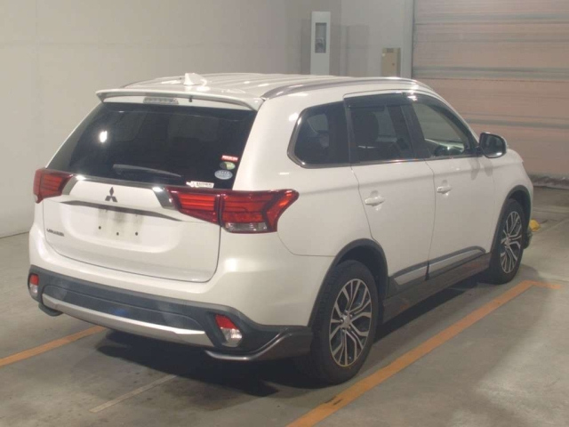 Import and buy MITSUBISHI OUTLANDER 2018 from Japan to Nairobi, Kenya