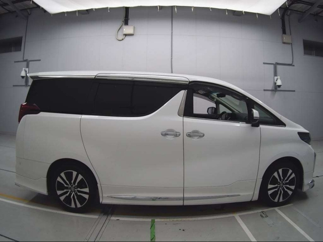 Import and buy TOYOTA ALPHARD 2022 from Japan to Nairobi, Kenya