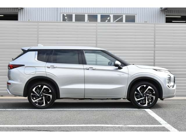 Import and buy MITSUBISHI OUTLANDER PHEV 2022 from Japan to Nairobi, Kenya