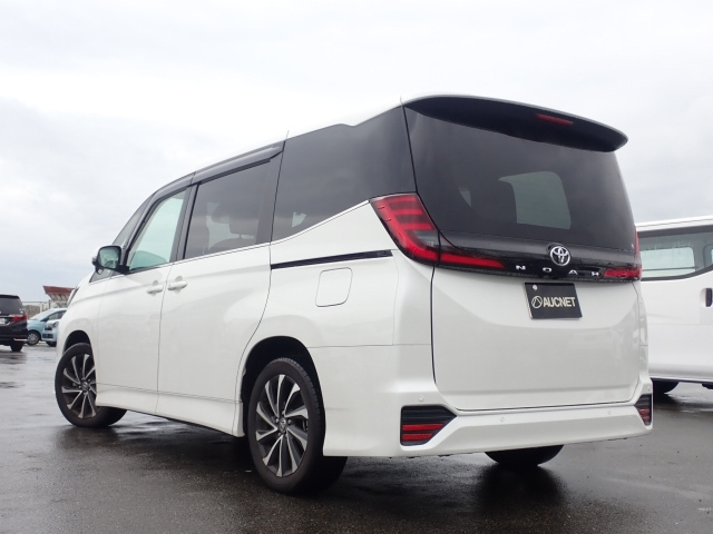 Import and buy TOYOTA NOAH 2023 from Japan to Nairobi, Kenya