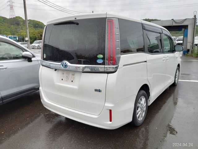 Import and buy TOYOTA NOAH 2018 from Japan to Nairobi, Kenya