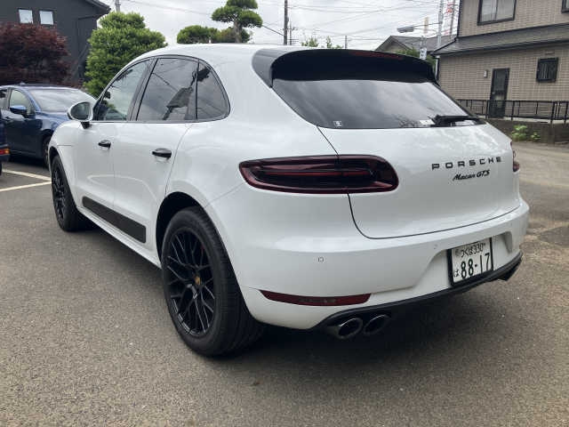 Import and buy PORSCHE MACAN 2018 from Japan to Nairobi, Kenya