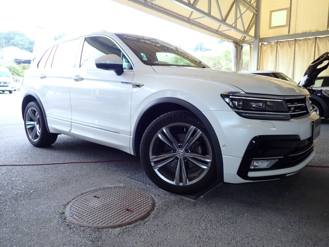 Import and buy VOLKSWAGEN TIGUAN 2017 from Japan to Nairobi, Kenya