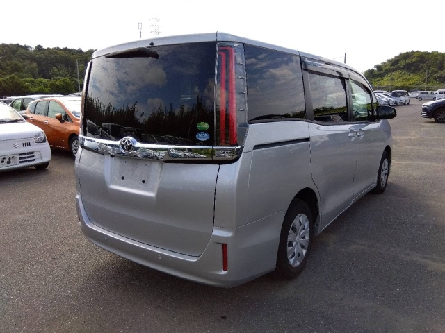 Import and buy TOYOTA NOAH 2019 from Japan to Nairobi, Kenya