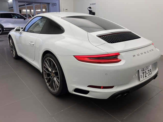 Import and buy PORSCHE 911 2018 from Japan to Nairobi, Kenya