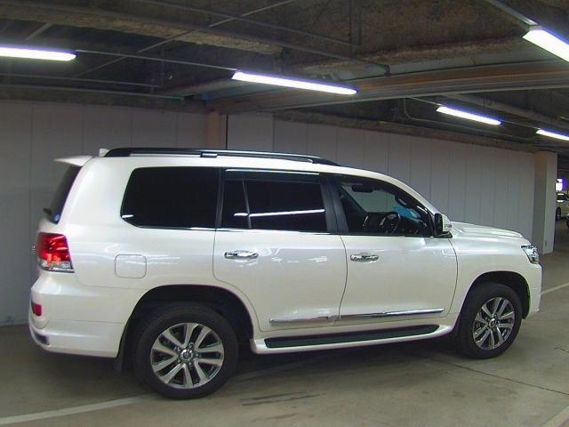 Import and buy TOYOTA LAND CRUISER 2019 from Japan to Nairobi, Kenya