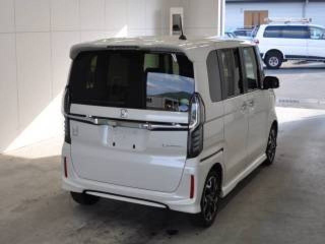 Import and buy HONDA N BOX 2017 from Japan to Nairobi, Kenya